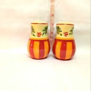 SOUTHERN living salt and pepper shakers set. New in box. 4 sets available.